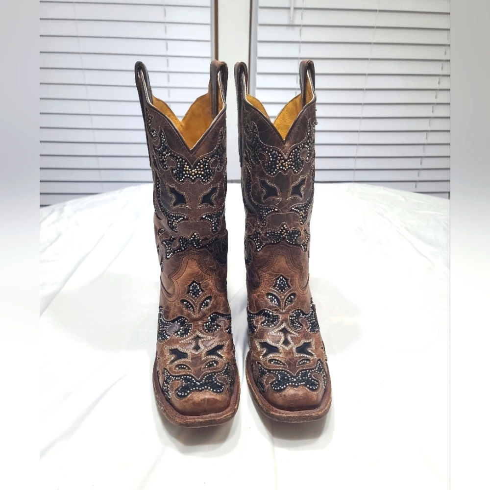 Corral cowboy fancy boots.